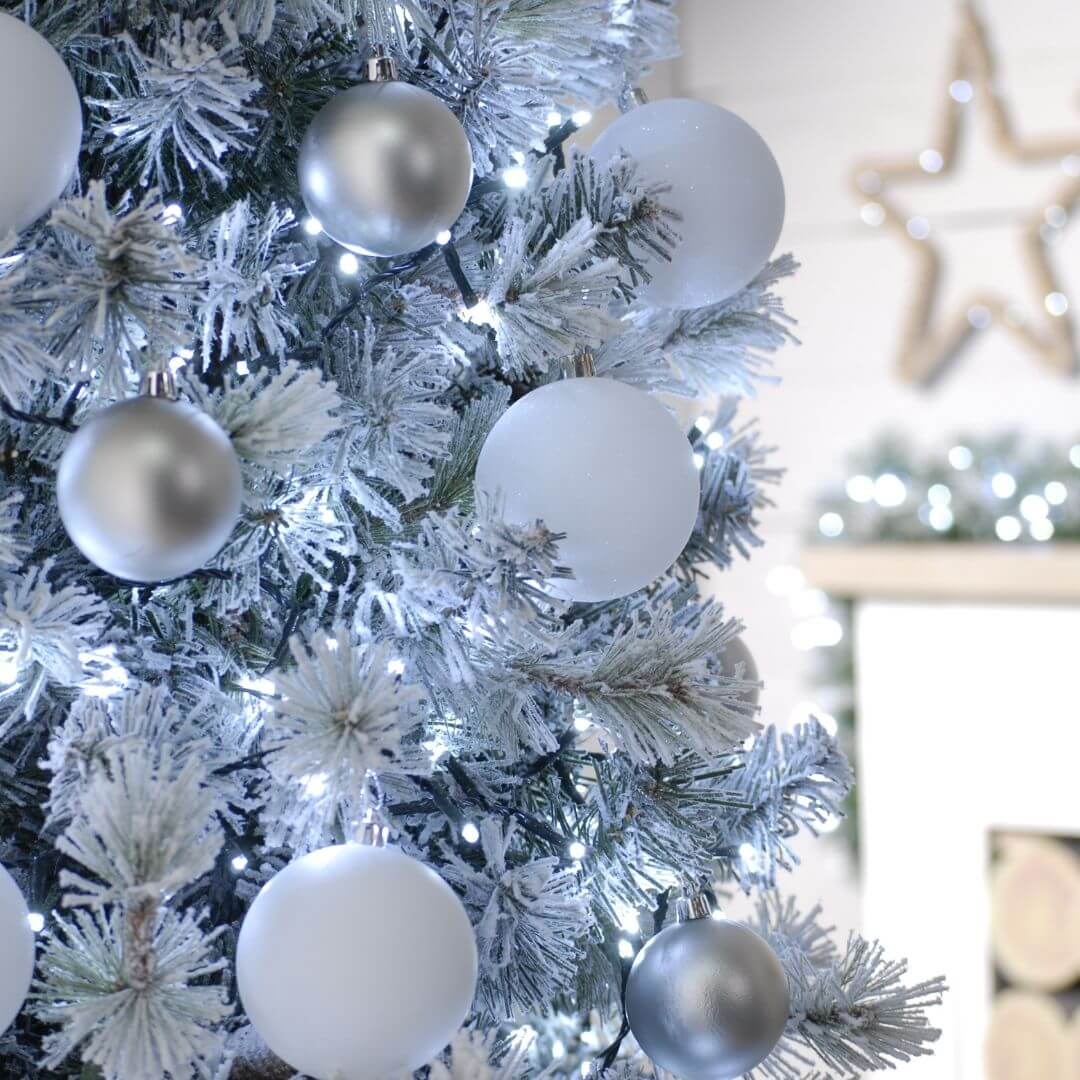 1000 cold white firefly Christmas lights on a Christmas tree