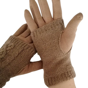 Showing a close up of the knit of the 3 in 1 multi style biscuit brown gloves
