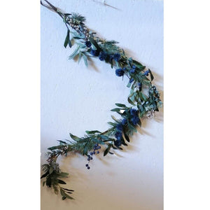 Showing the thistles, blueberries and white berries on this blueberry garland